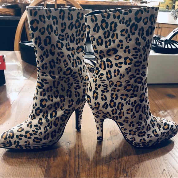 Collins Staurt - Picture 6 of 6